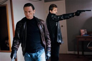 裏切りの闇で眠れ