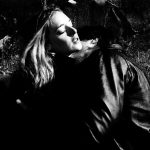 バイ・ザ・キス